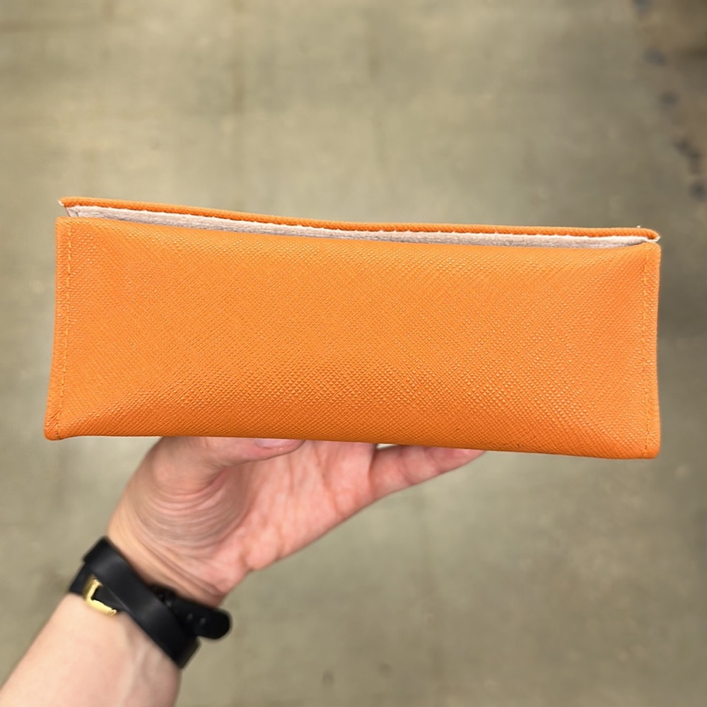 Tory Burch sunglasses case - Picture 5 of 5